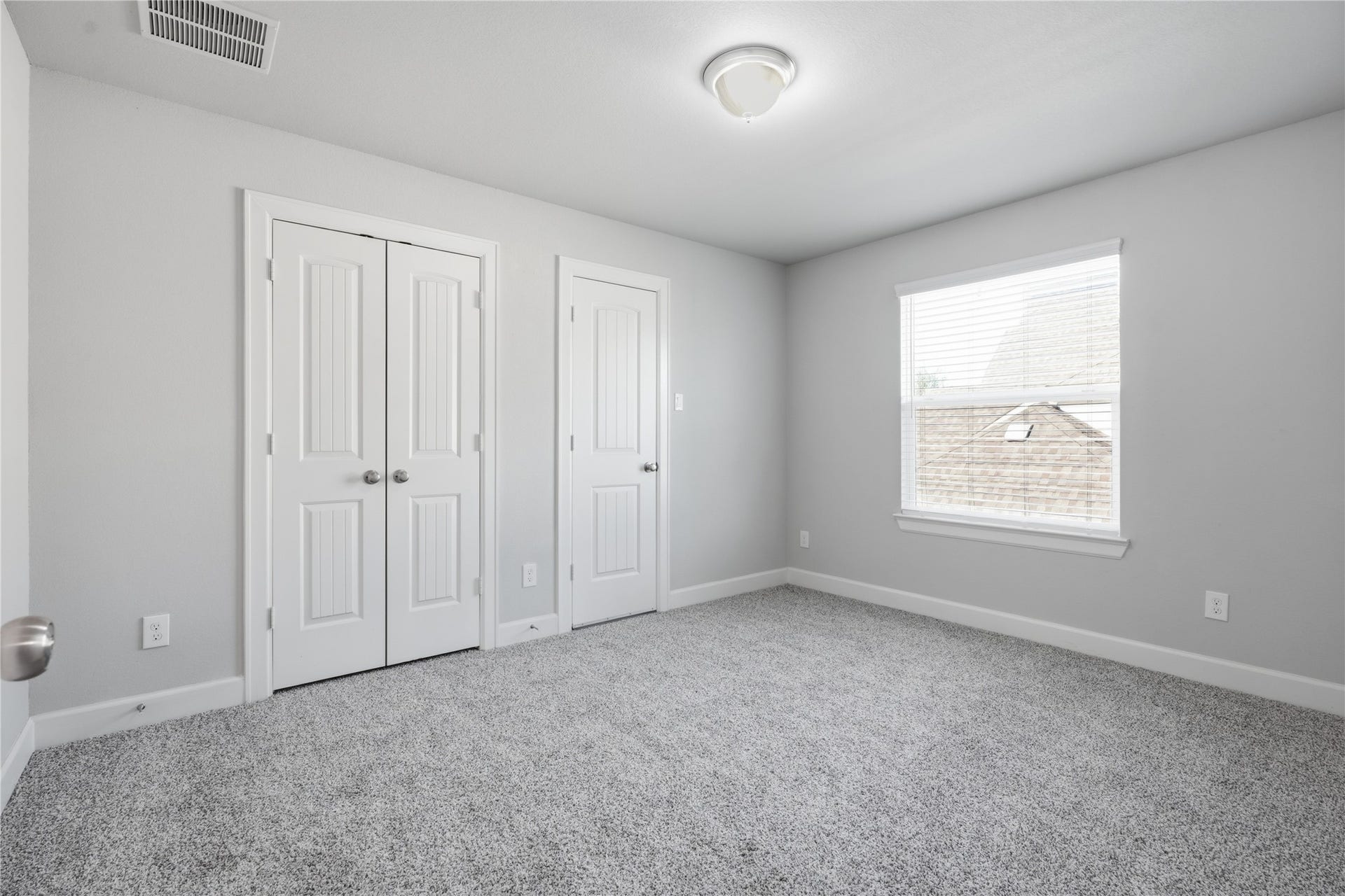1717 Oakdale Mist Drive, Dickinson, TX 77539 Bright upstairs secondary bedroom with a large window providing plenty of natural light.