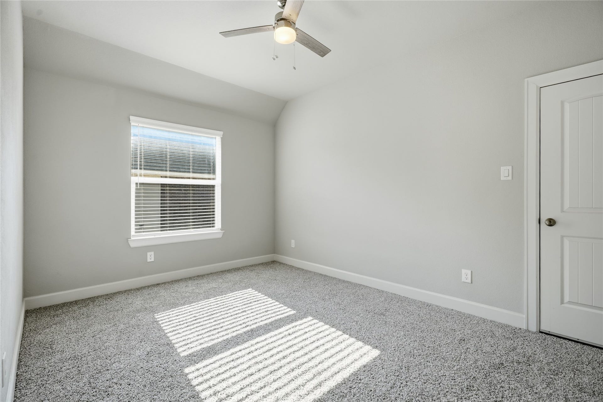 1717 Oakdale Mist Drive, Dickinson, TX 77539 Generously sized upstairs bedroom with two closets providing plenty of storage and the added convenience of a private full bathroom.