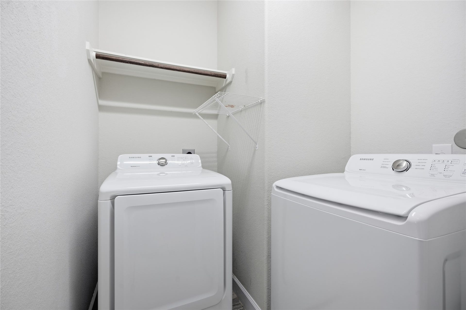 1717 Oakdale Mist Drive, Dickinson, TX 77539 Dedicated laundry room offers built-in cabinetry for convenient storage and organization.