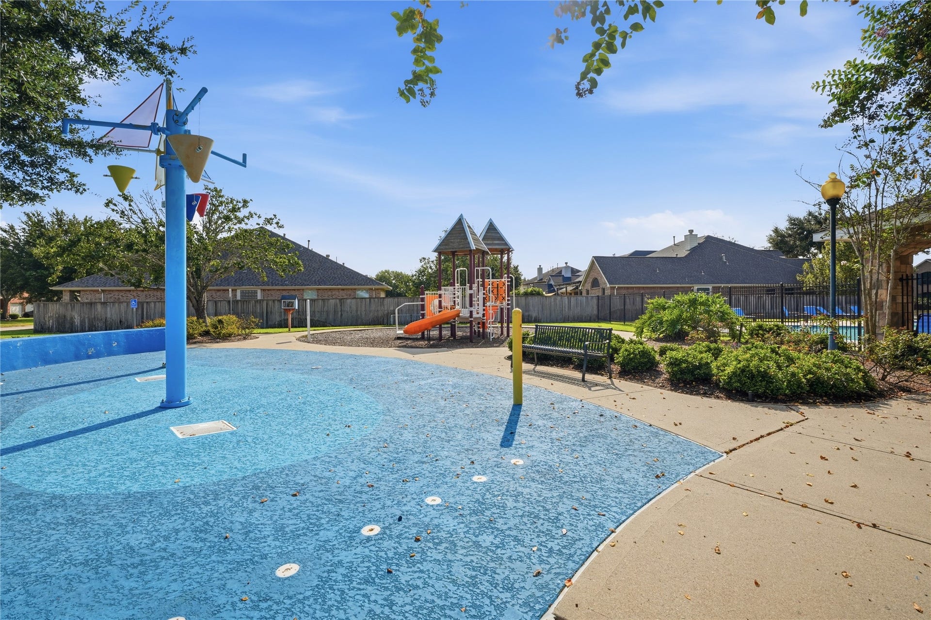 1717 Oakdale Mist Drive, Dickinson, TX 77539 Colorful splash pad features multiple water-play structures and provides another way to enjoy the neighborhood amenities.