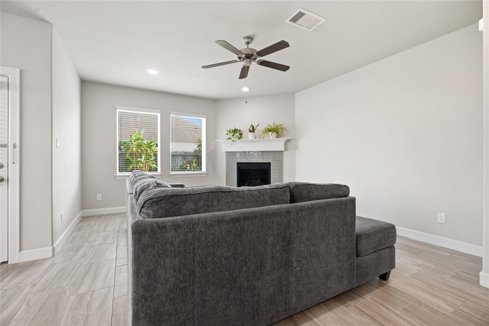 1717 Oakdale Mist Drive, Dickinson, TX 77539 The open layout provides an easy flow between the living room and kitchen, ideal for entertaining while keeping everyone connected.