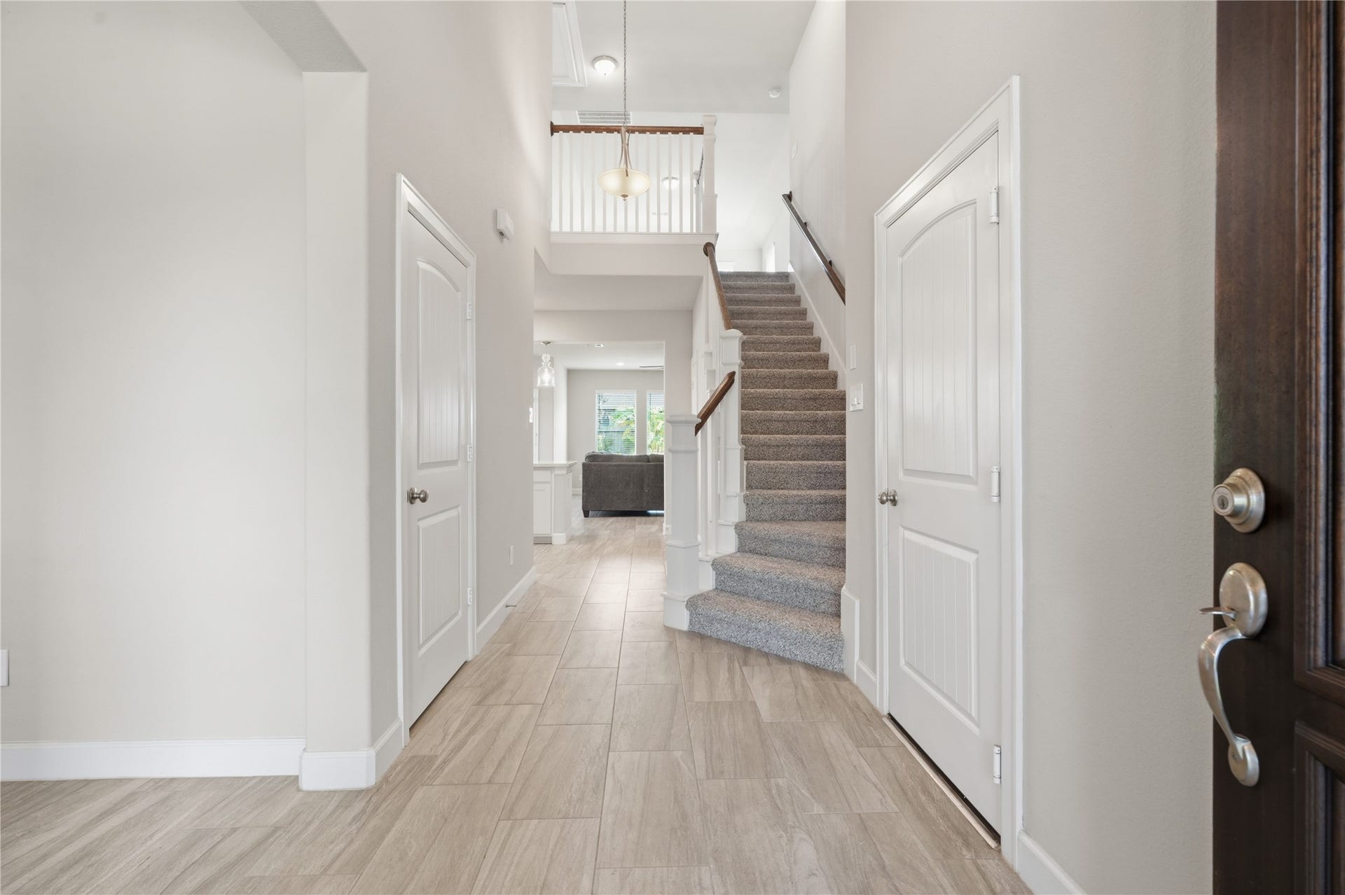1717 Oakdale Mist Drive, Dickinson, TX 77539 Step inside to a bright, welcoming entry featuring tile flooring and an open view into the main living areas.