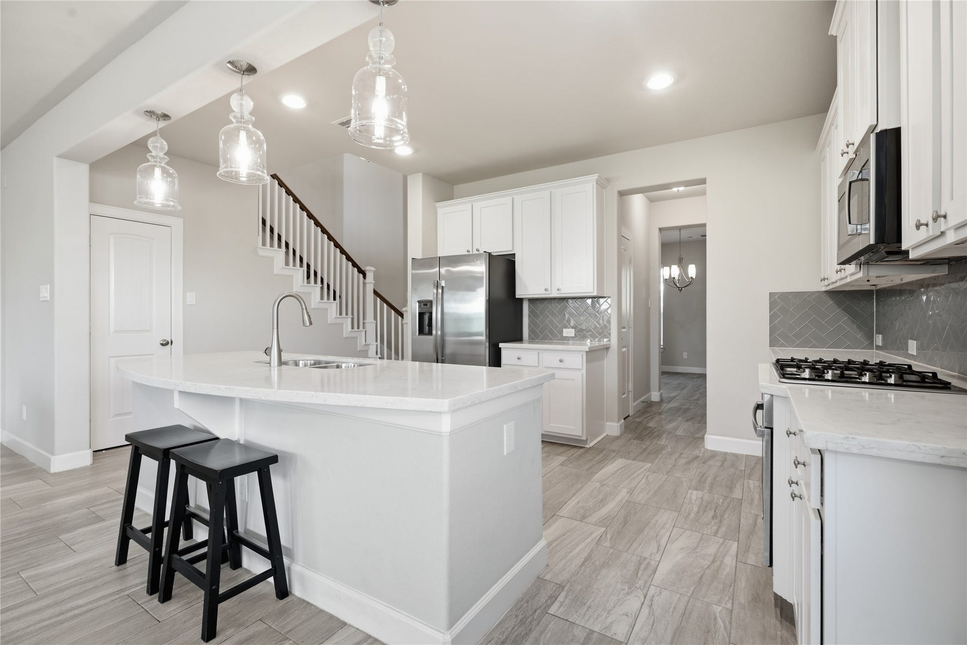 1717 Oakdale Mist Drive, Dickinson, TX 77539 Open-concept design keeps the kitchen connected to the main living area, with a large island creating a natural gathering point between the two spaces.
