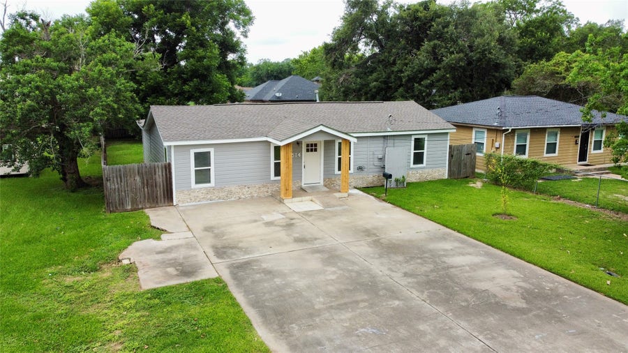 Property photo for 514 Mckee Street, Clute, TX