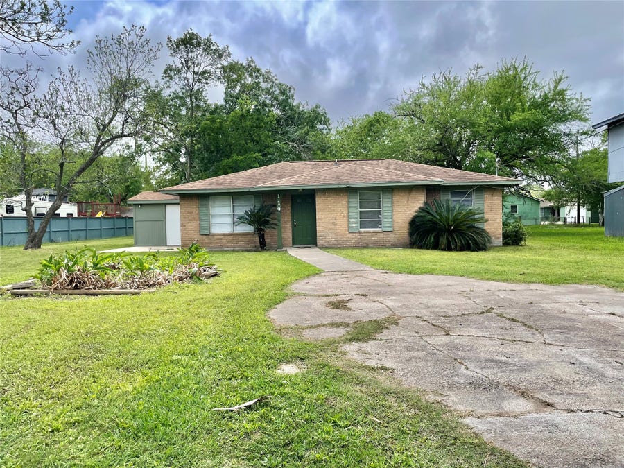 Property photo for 119 Stanford Street, Lake Jackson, TX