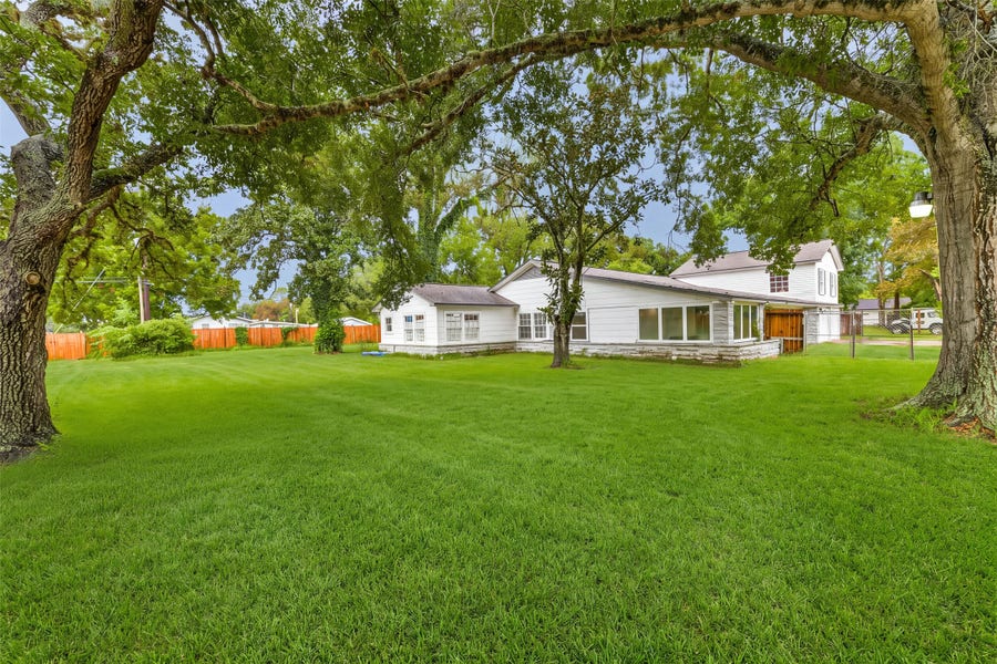 Property photo for 100 N Mattson Street, West Columbia, TX
