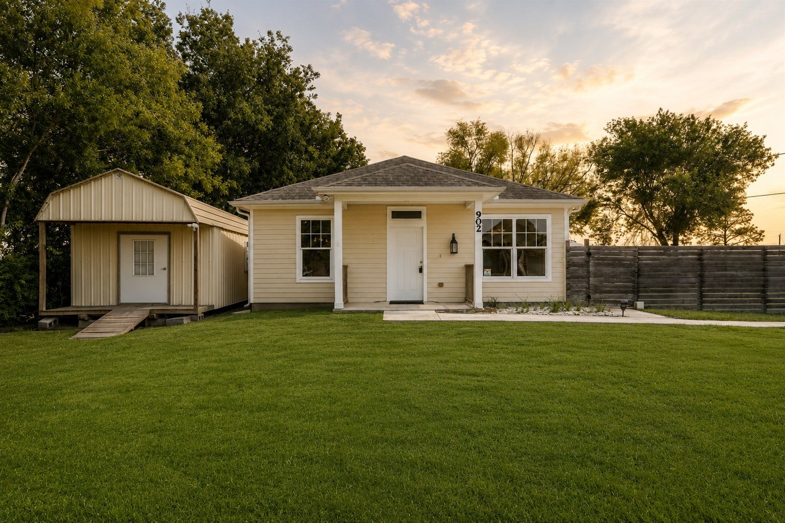 902 Virginia Avenue, League City, TX 77573 Welcome to 902 Virginia Avenue!