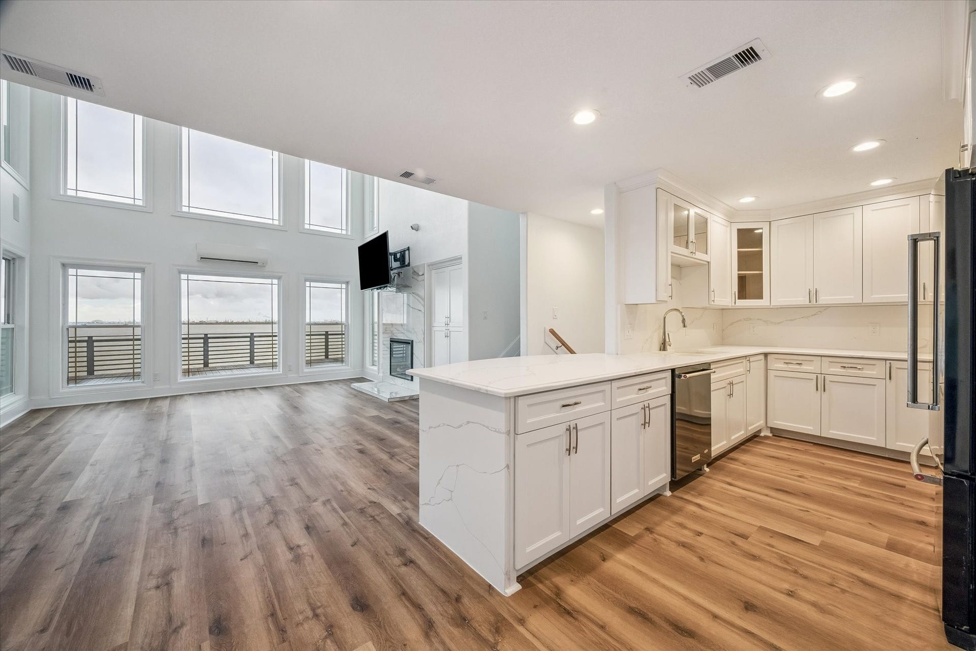 407 Isles End Road, Tiki Island, TX 77554 KITCHEN WITH ISLAND