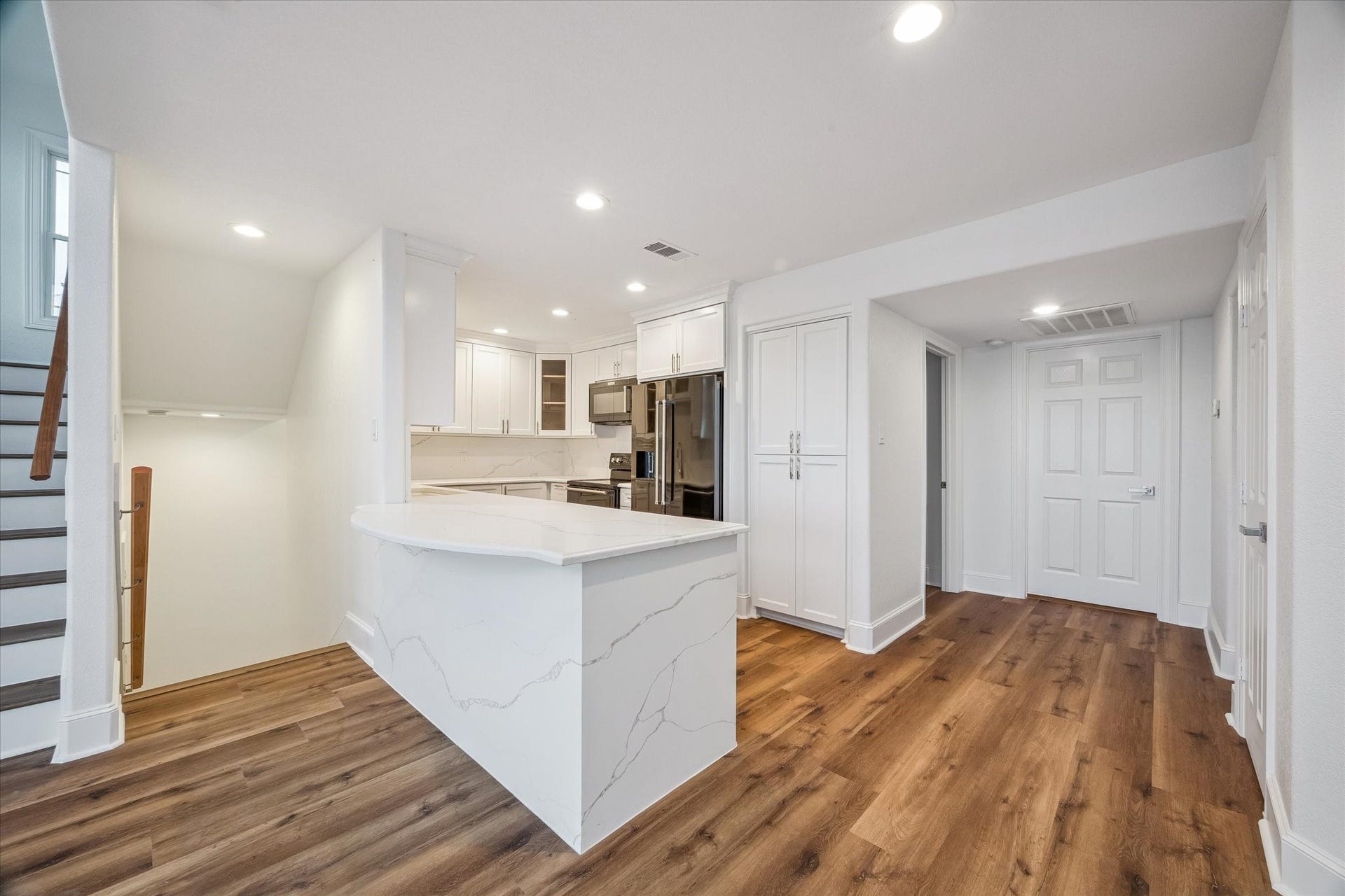 407 Isles End Road, Tiki Island, TX 77554 WITH ISLAND