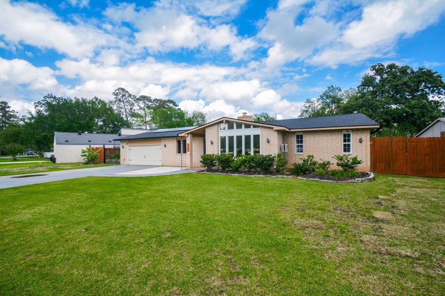 Property photo for 1402 Chestnut Ridge Rd, Kingwood, TX