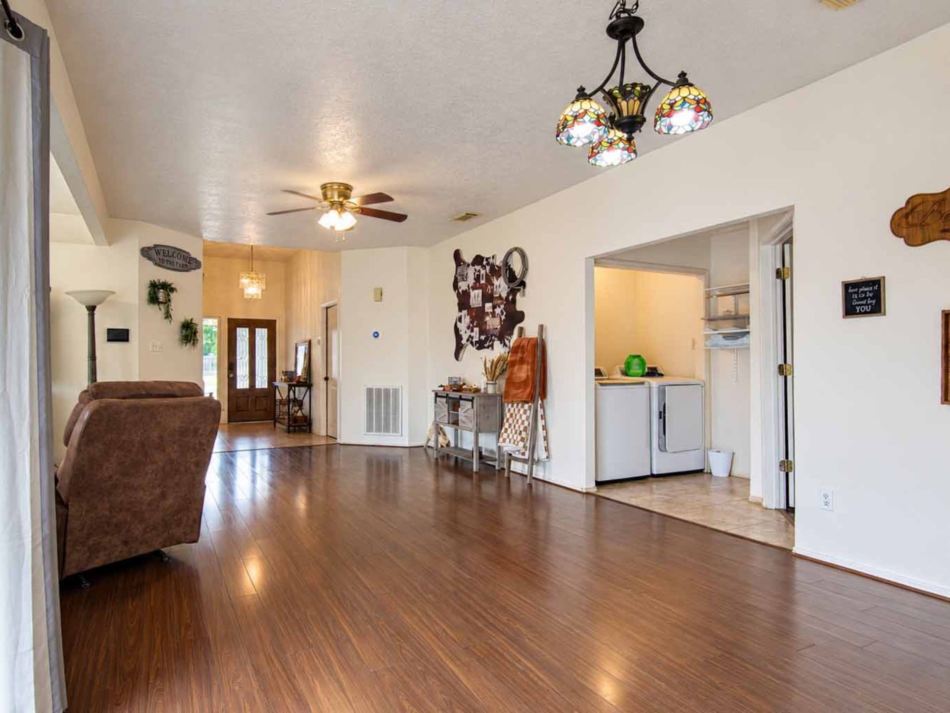 406 Walnut Street, Lake Jackson, TX 77566 Laundry room off of living room.