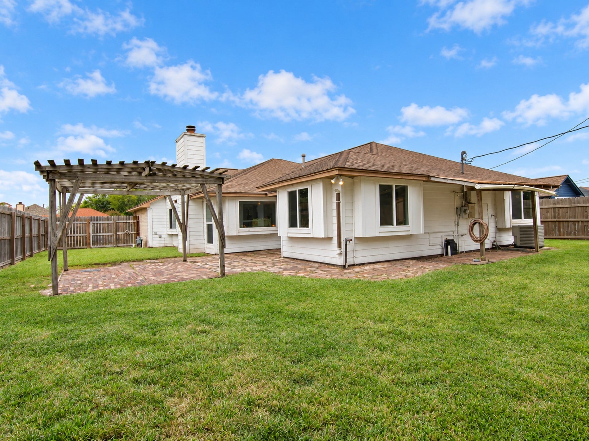 406 Walnut Street, Lake Jackson, TX 77566 Large backyard.
