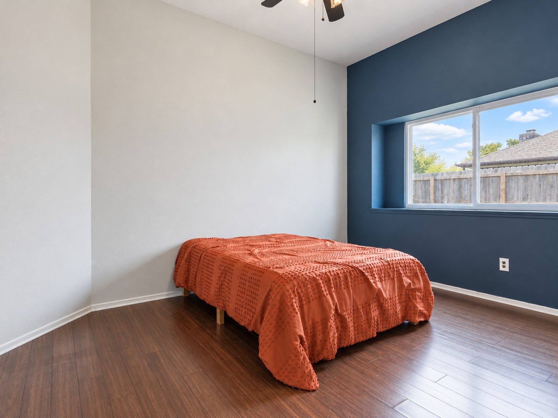 406 Walnut Street, Lake Jackson, TX 77566 Third Bedroom.