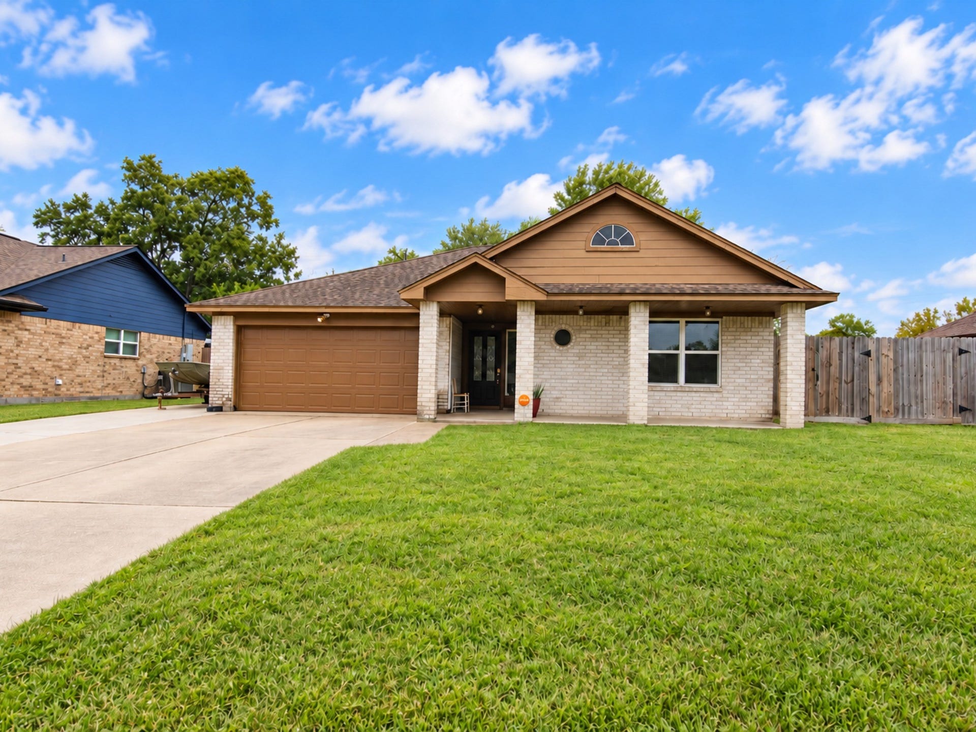 406 Walnut Street, Lake Jackson, TX 77566 Home Sweet Home!