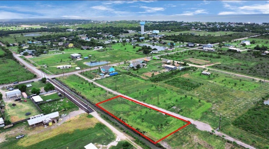 Property photo for 18 Cindy Palmer Lane, Dickinson, TX