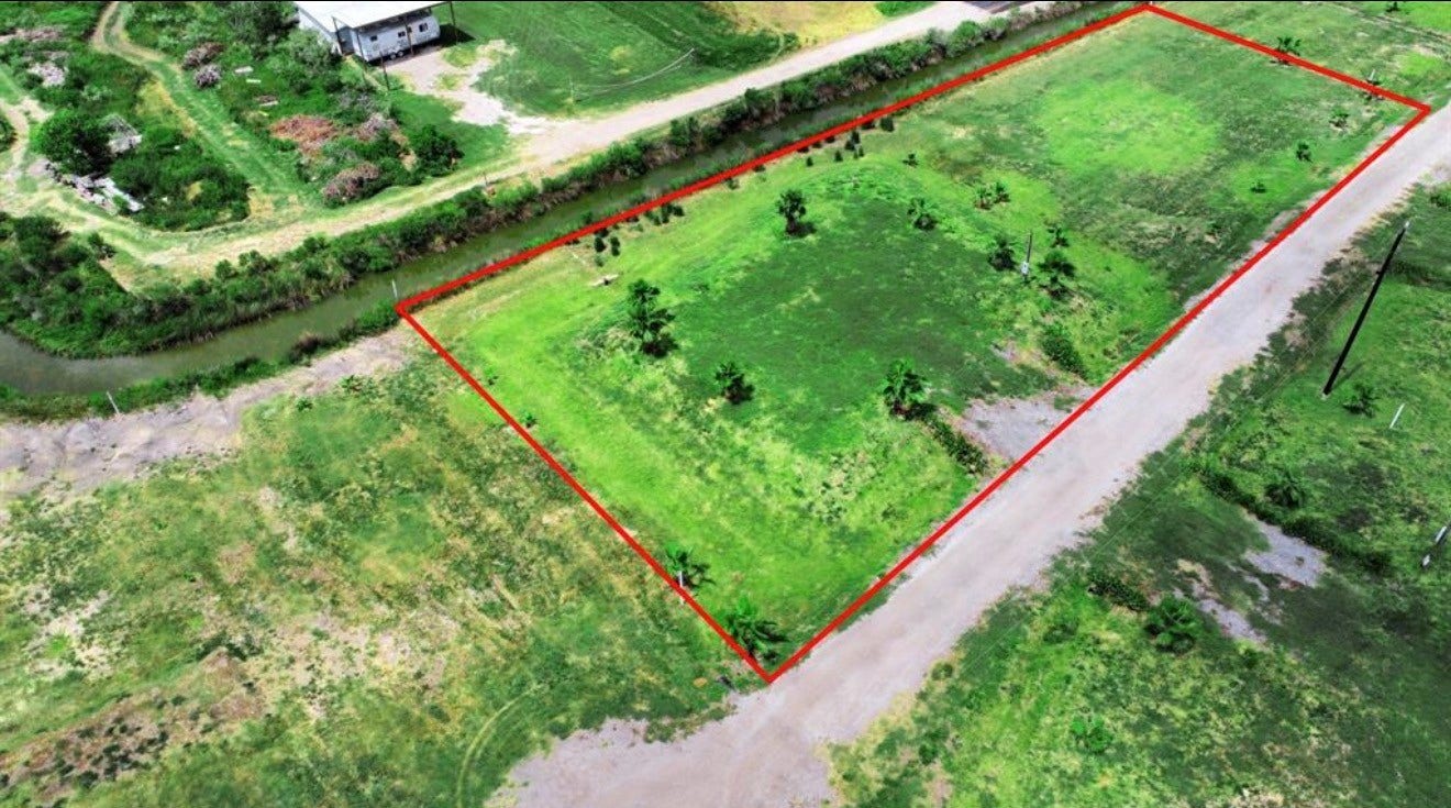 18 Cindy Palmer Lane, Dickinson, TX 77539 18 Cindy Palmer Lane, Dickinson, TX 77539
