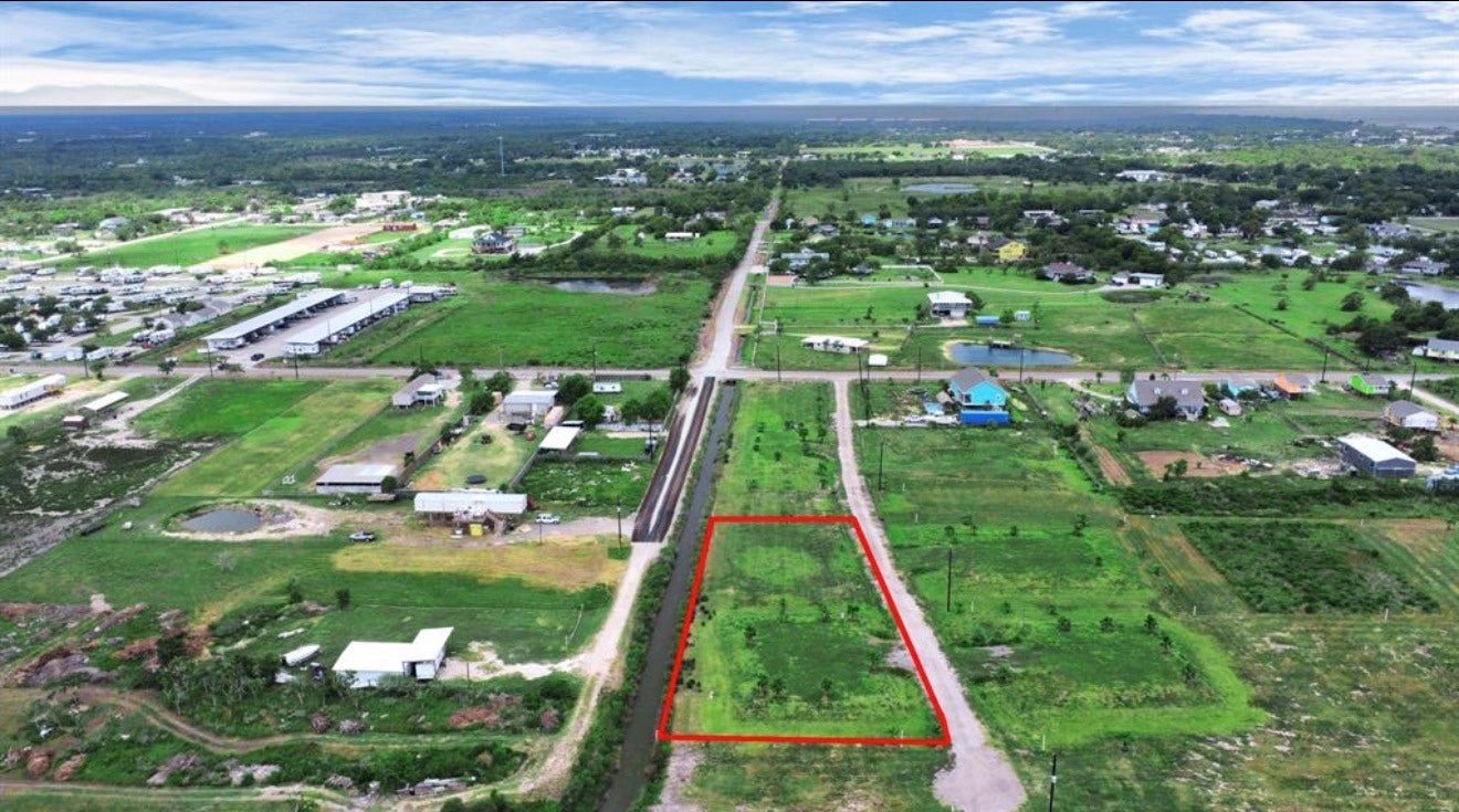 18 Cindy Palmer Lane, Dickinson, TX 77539 18 Cindy Palmer Lane, Dickinson, TX 77539