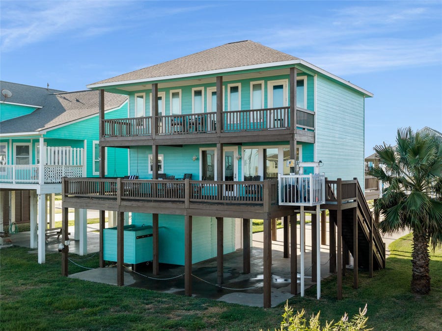 Property photo for 110 Ocean View Drive, Crystal Beach, TX