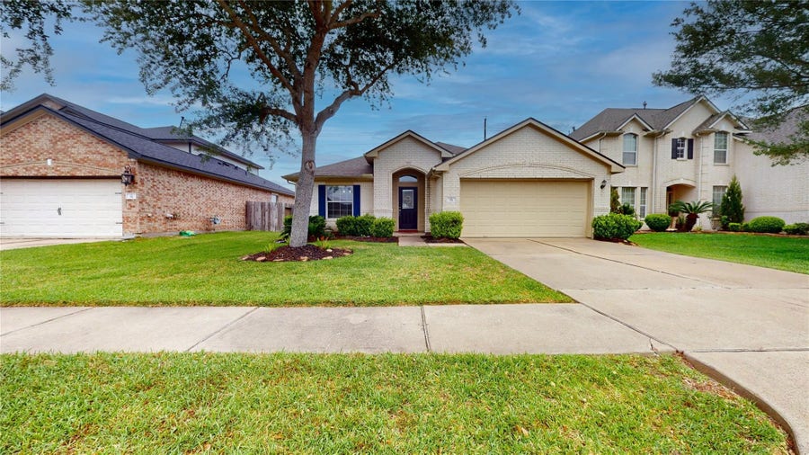 Property photo for 79 San Simeon Drive, Manvel, TX