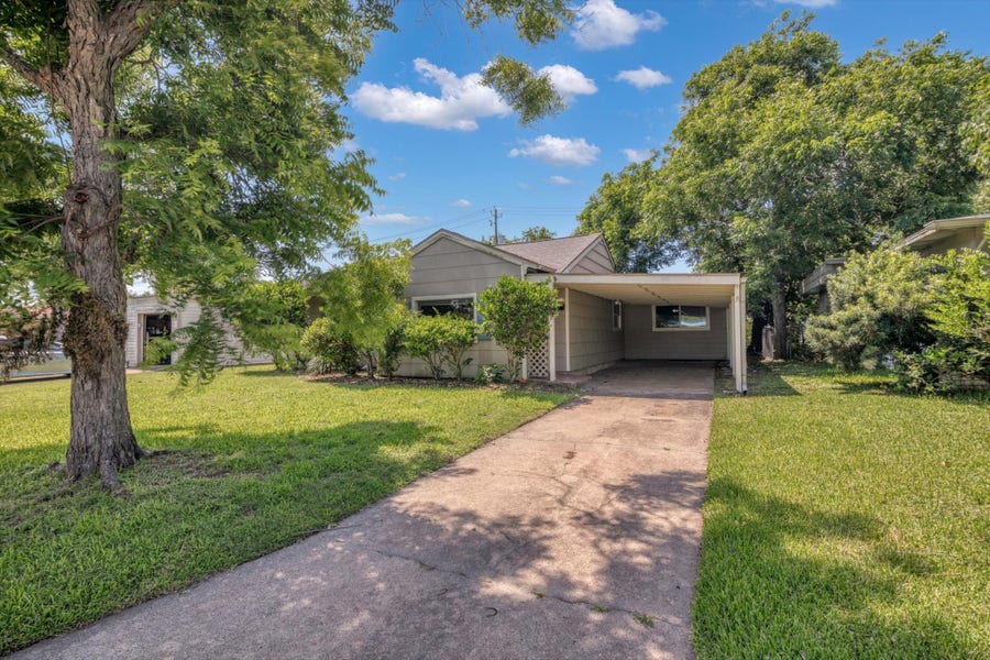 Property photo for 119 Barracuda Avenue, Galveston, TX
