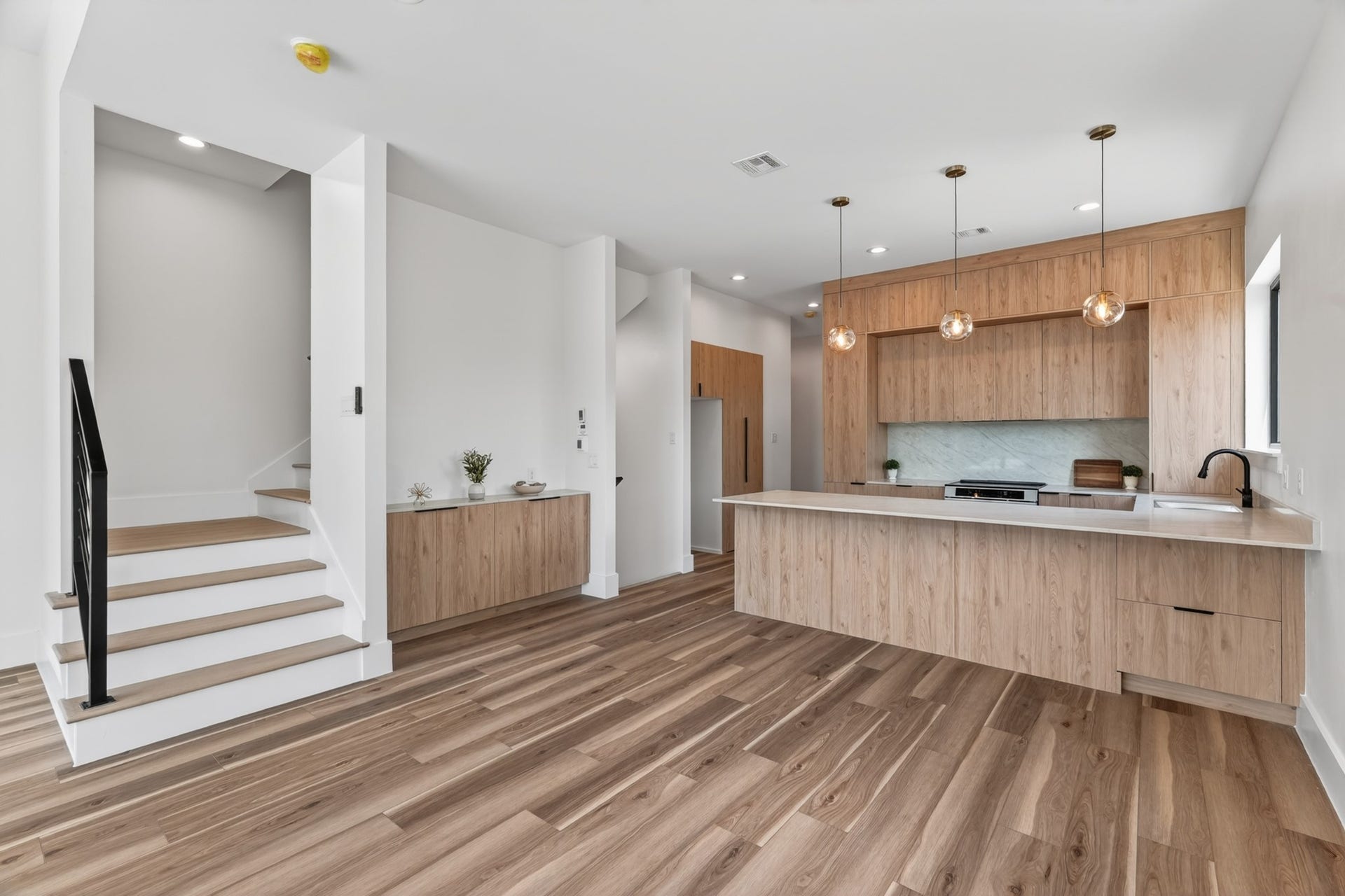 6822 Sidney Street, #B, Houston, TX 77021 6822 Sidney Street, #B, Houston, TX 77021
