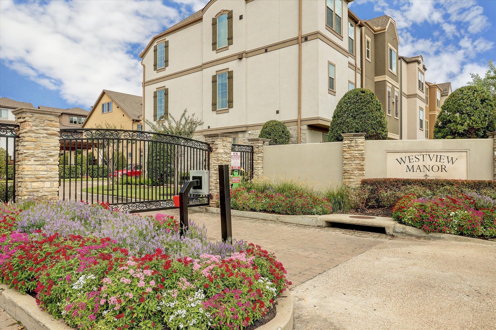 Welcome to Westview Manor! A desirable David Weekley gated enclave nestled in a prime Spring Branch location. This wonderful community offers limited access gates, beautifully maintained common grounds, a community pool & TONS of guest parking; exceptional amenities in such a central location! Convenient access to I-10, 610 & 290.