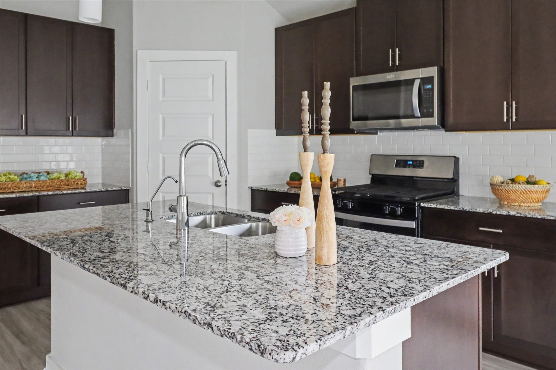 5122 Harvest Season Lane, Pearland, TX 77584 Kitchen
