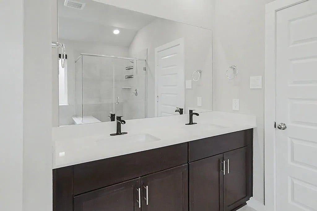 5122 Harvest Season Lane, Pearland, TX 77584 Primary vanity