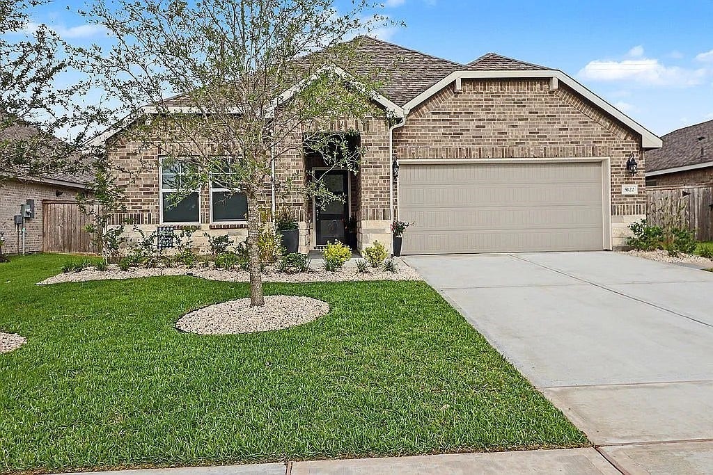 5122 Harvest Season Lane, Pearland, TX 77584 Welcome Home to 5122 Harvest Season