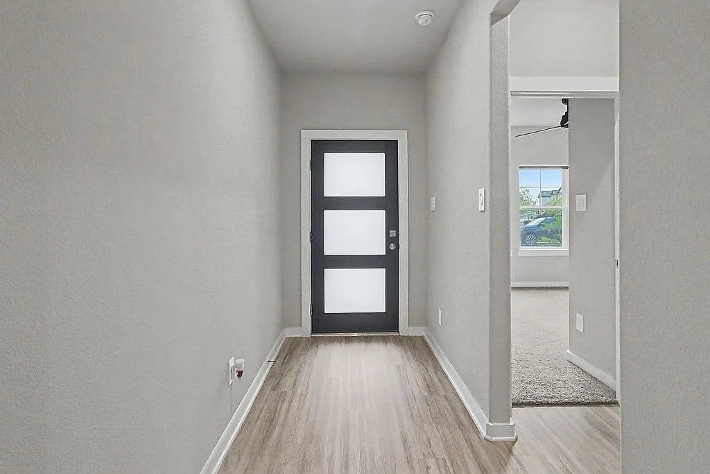 5122 Harvest Season Lane, Pearland, TX 77584 Hallway to front door