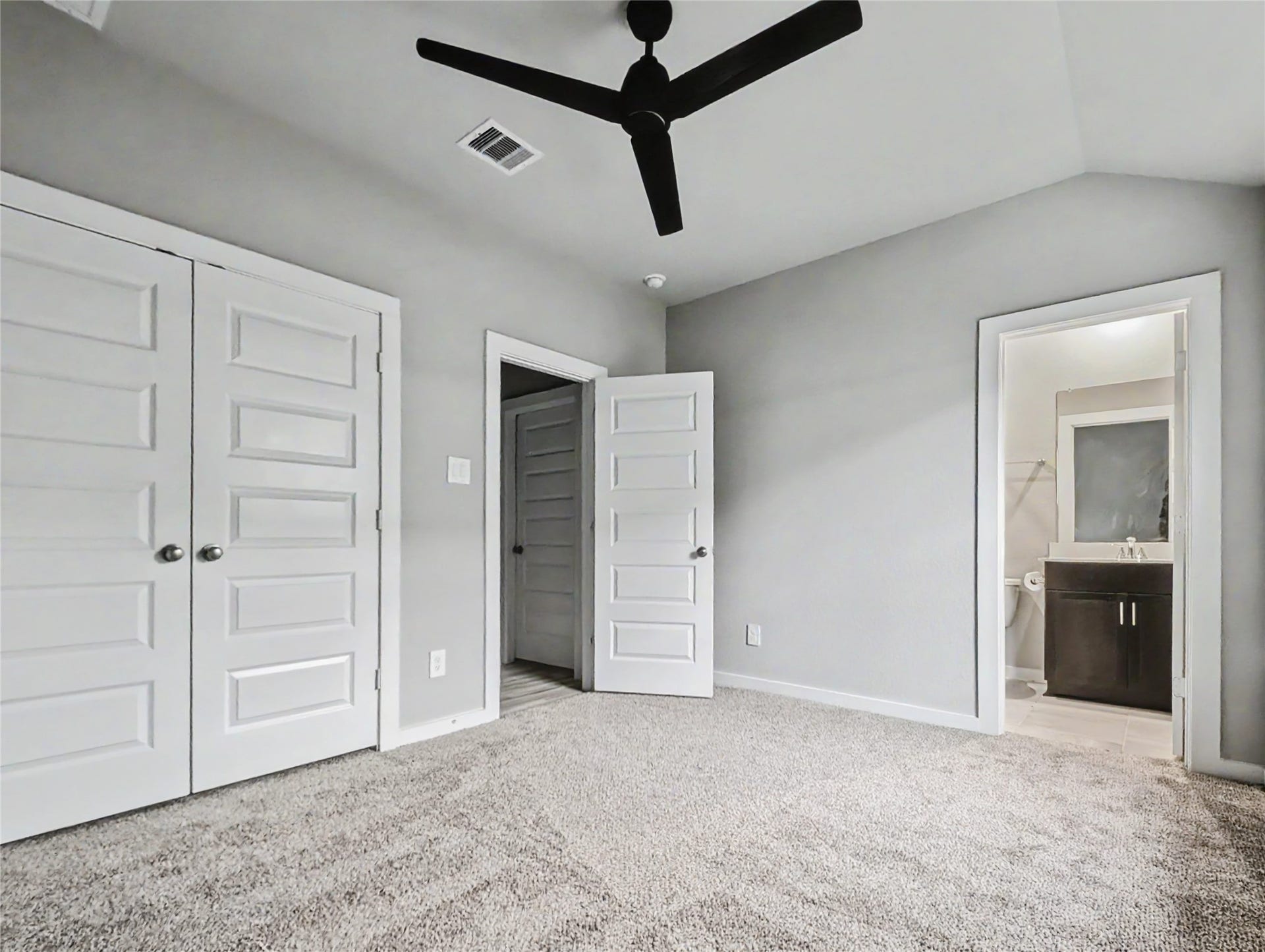 5122 Harvest Season Lane, Pearland, TX 77584 2nd Bedroom with ensuite