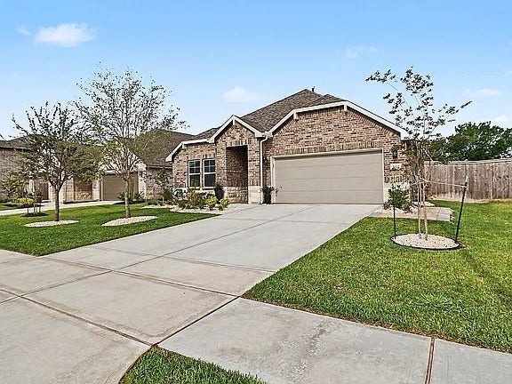 5122 Harvest Season Lane, Pearland, TX 77584 Front right side