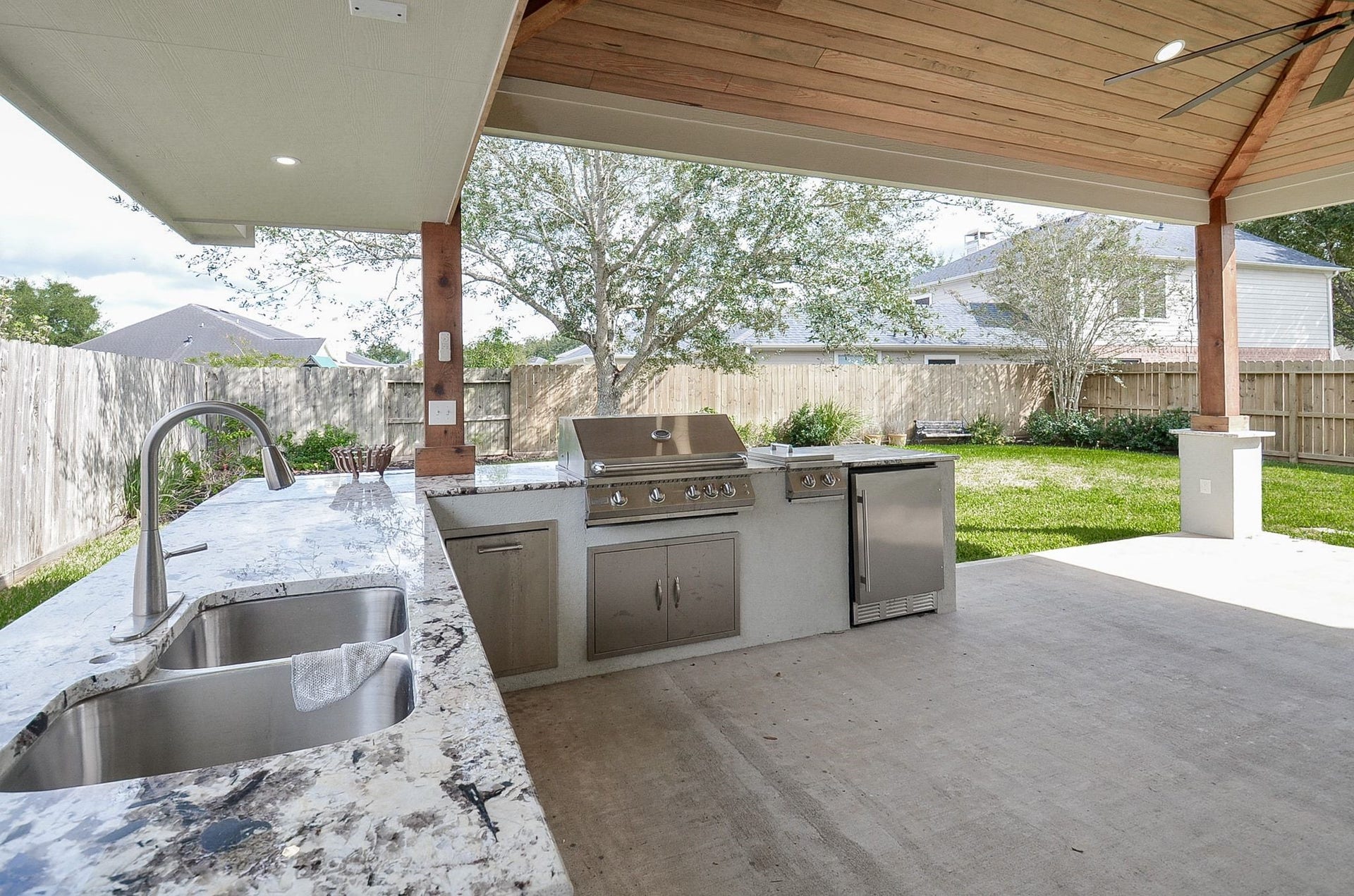 3706 Cane Lake Drive, Richmond, TX 77406 Outdoor kitchen