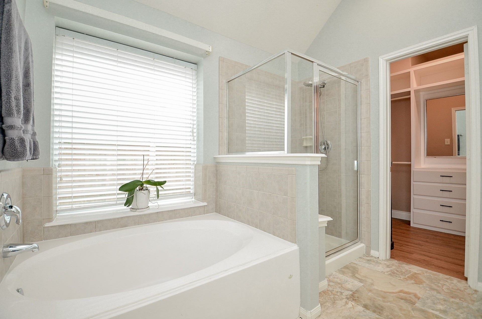 3706 Cane Lake Drive, Richmond, TX 77406 Primary bathroom