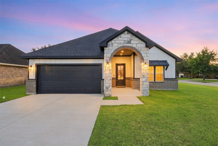Property photo for 36 Prairie Oaks Drive, La Marque, TX