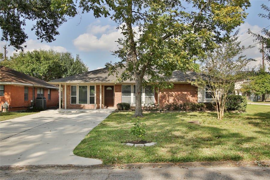 Property photo for 2002 Nina Lee Lane, Houston, TX