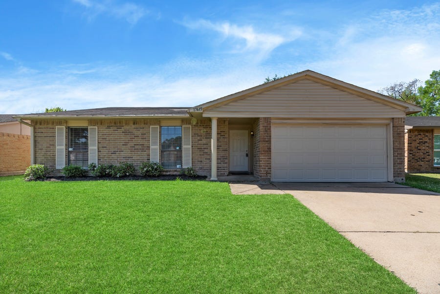 Property photo for 17615 Autumn Hills Drive, Houston, TX