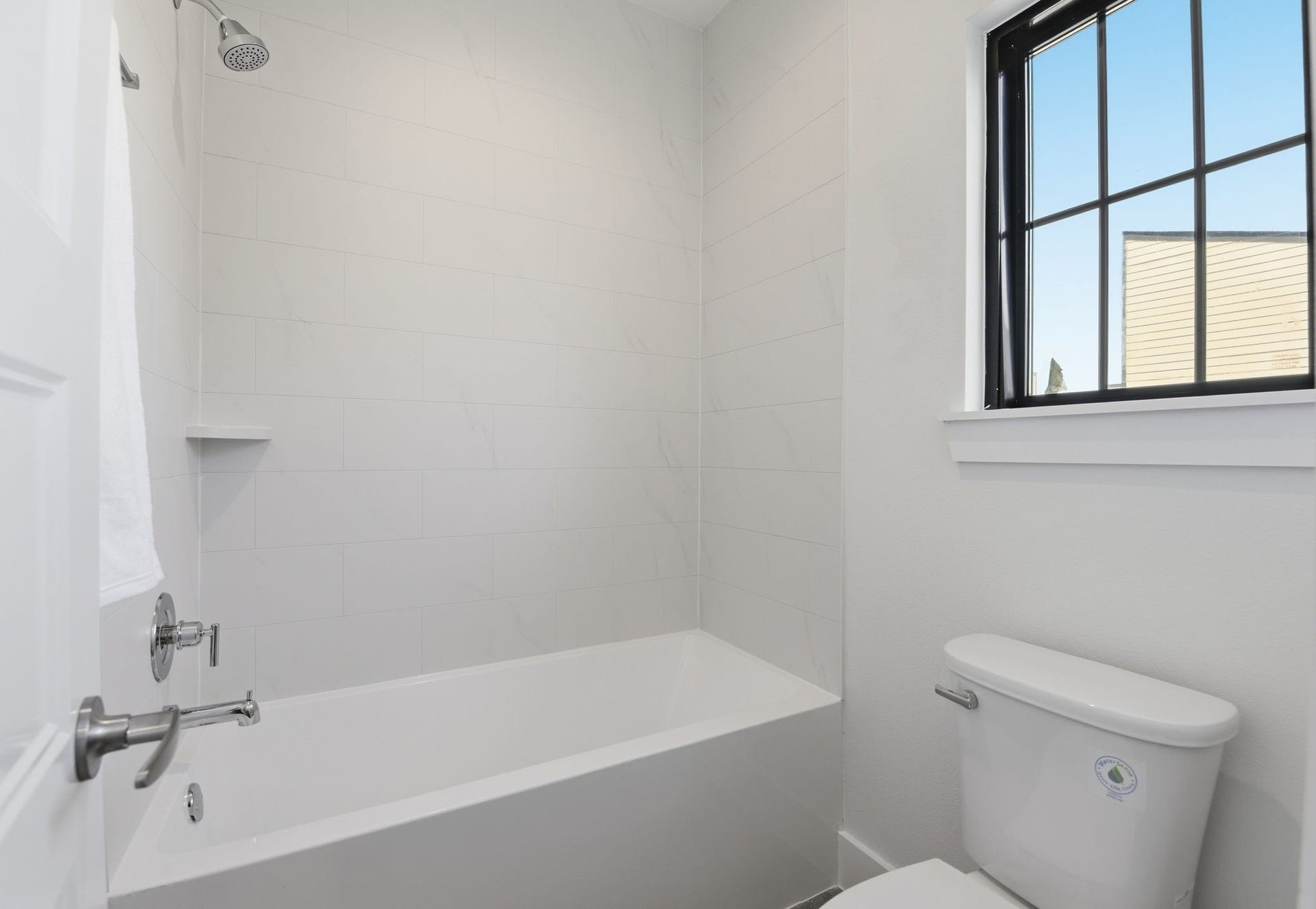 11930 S Hoa Sen Circle, Houston, TX 77072 Relaxing soaking tub, perfect for unwinding, bathing little ones, or pampering your furry friend.