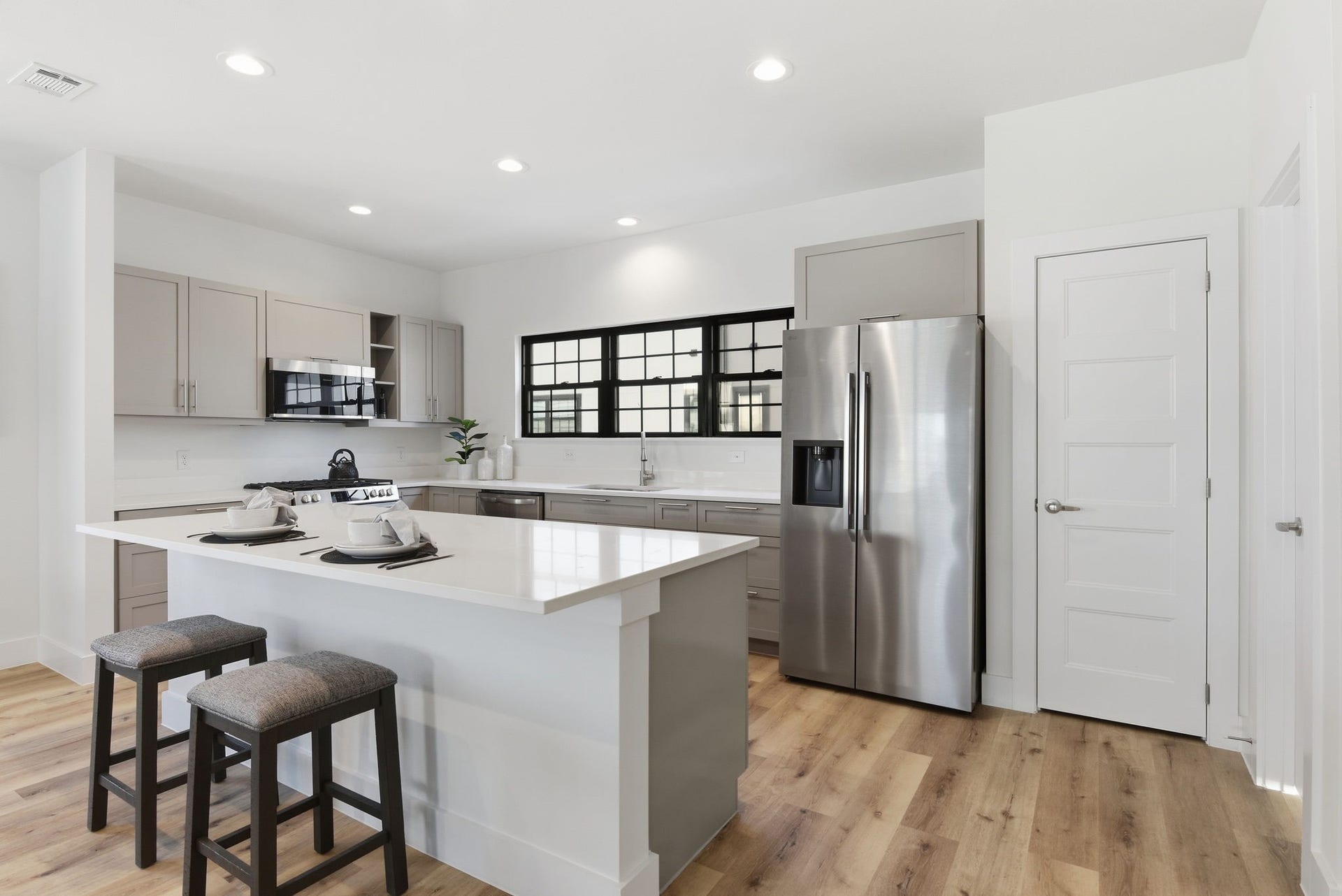 11930 S Hoa Sen Circle, Houston, TX 77072 Contemporary kitchen featuring sleek cabinetry, ample counter space, and functional layout.