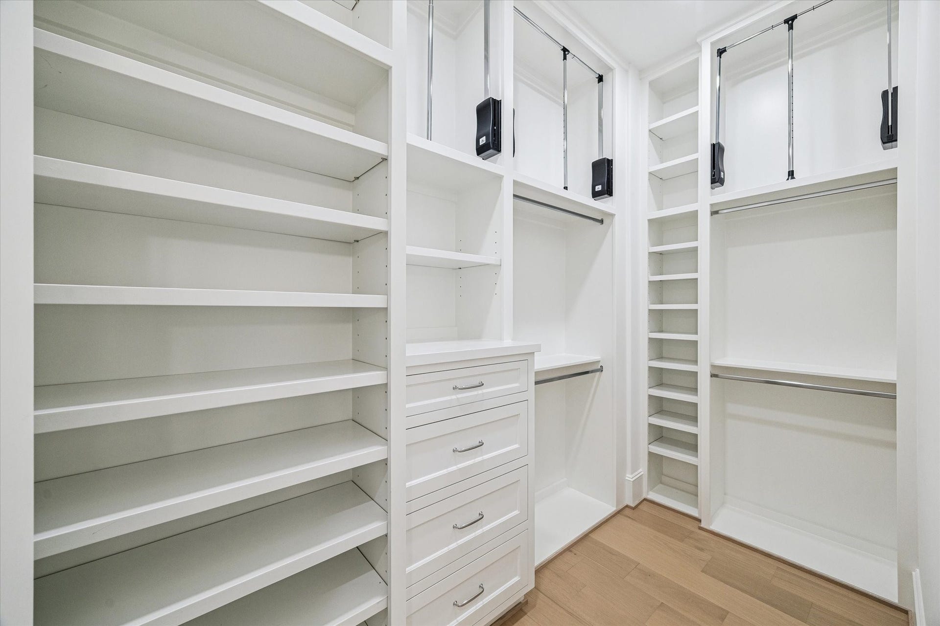 2514 Southgate Boulevard, Houston, TX 77030 Primary Closet