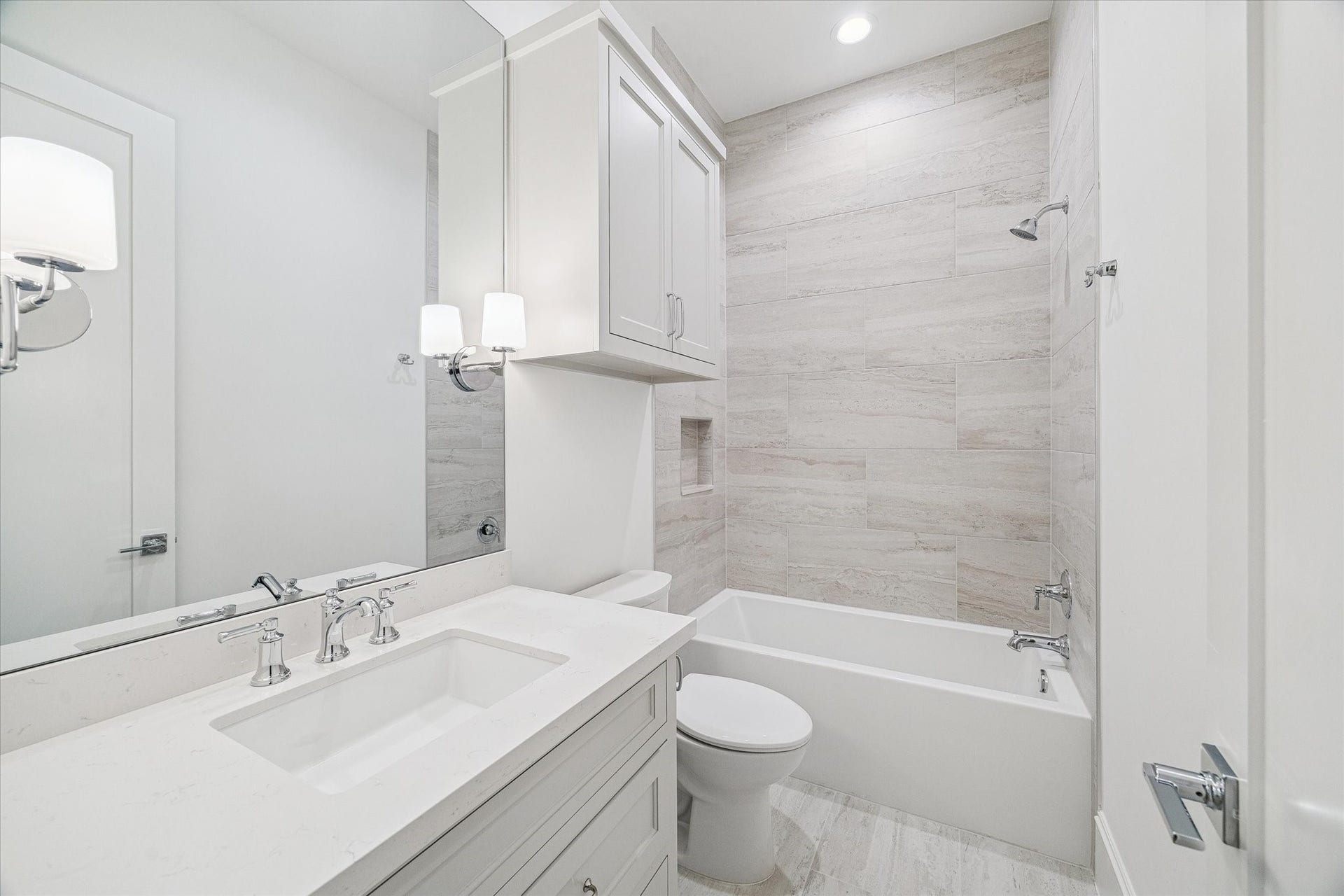 2514 Southgate Boulevard, Houston, TX 77030 Secondary Bathroom