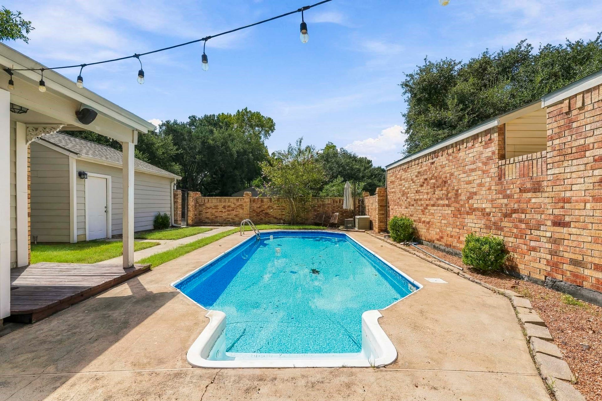 69 Wind Whisper Court, The Woodlands, TX 77380