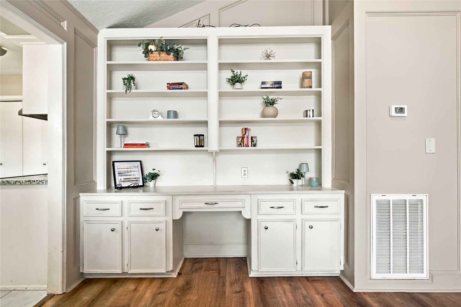 4697 Wickwillow Lane, Alvin, TX 77511 Built-in bookshelves cabinetary in the Family room.