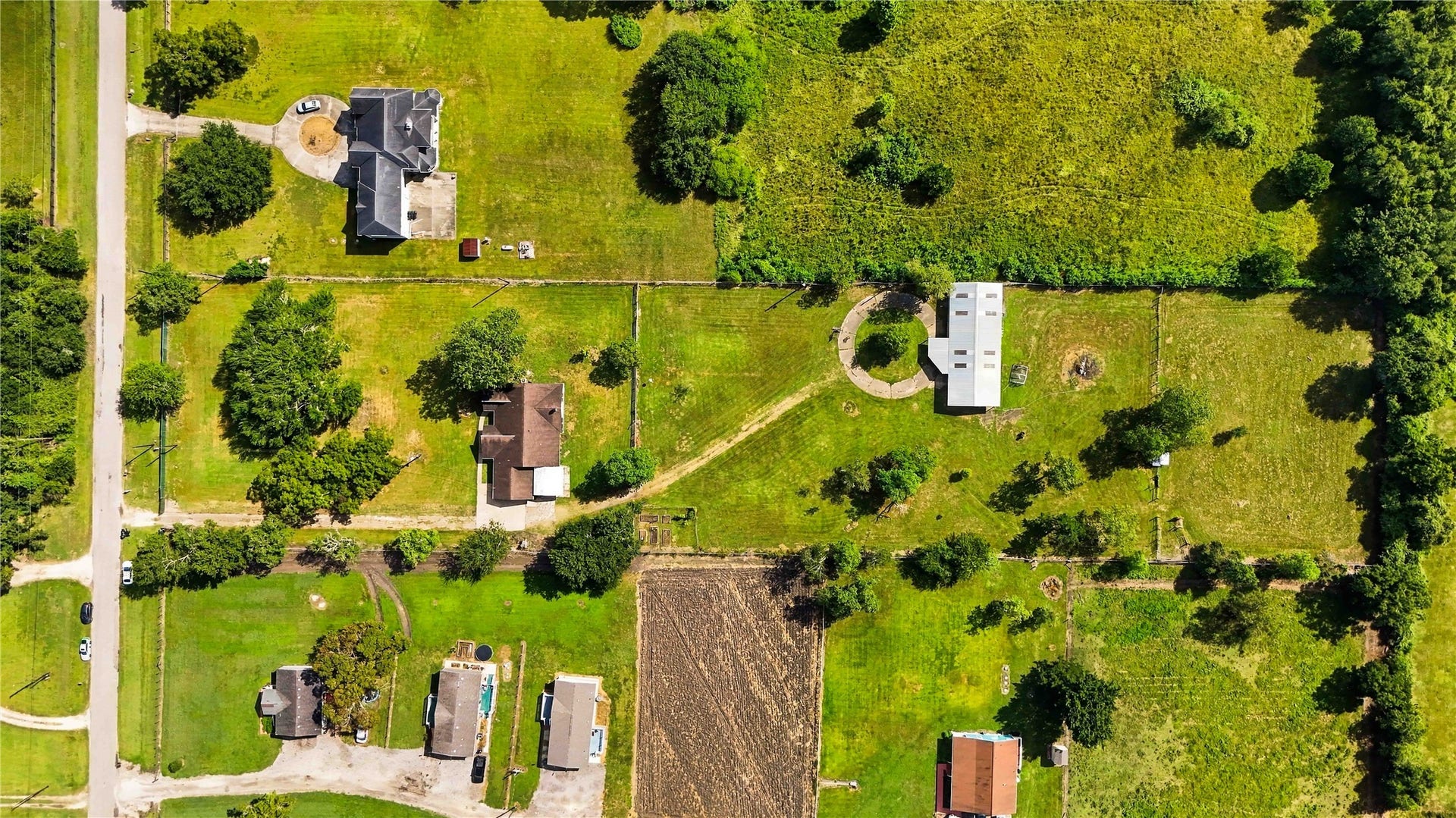 4697 Wickwillow Lane, Alvin, TX 77511 Areial view. Circle drice at Metal building.