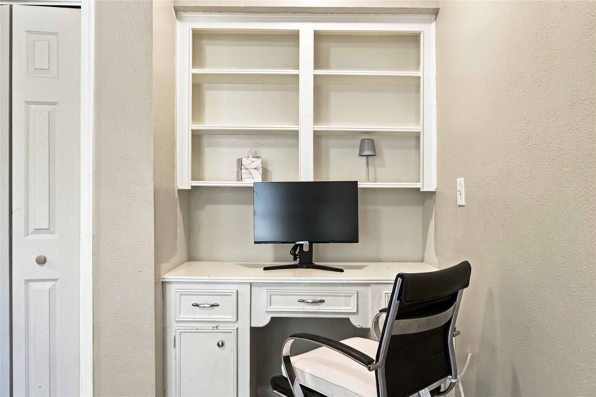 4697 Wickwillow Lane, Alvin, TX 77511 Built-in cabinetary