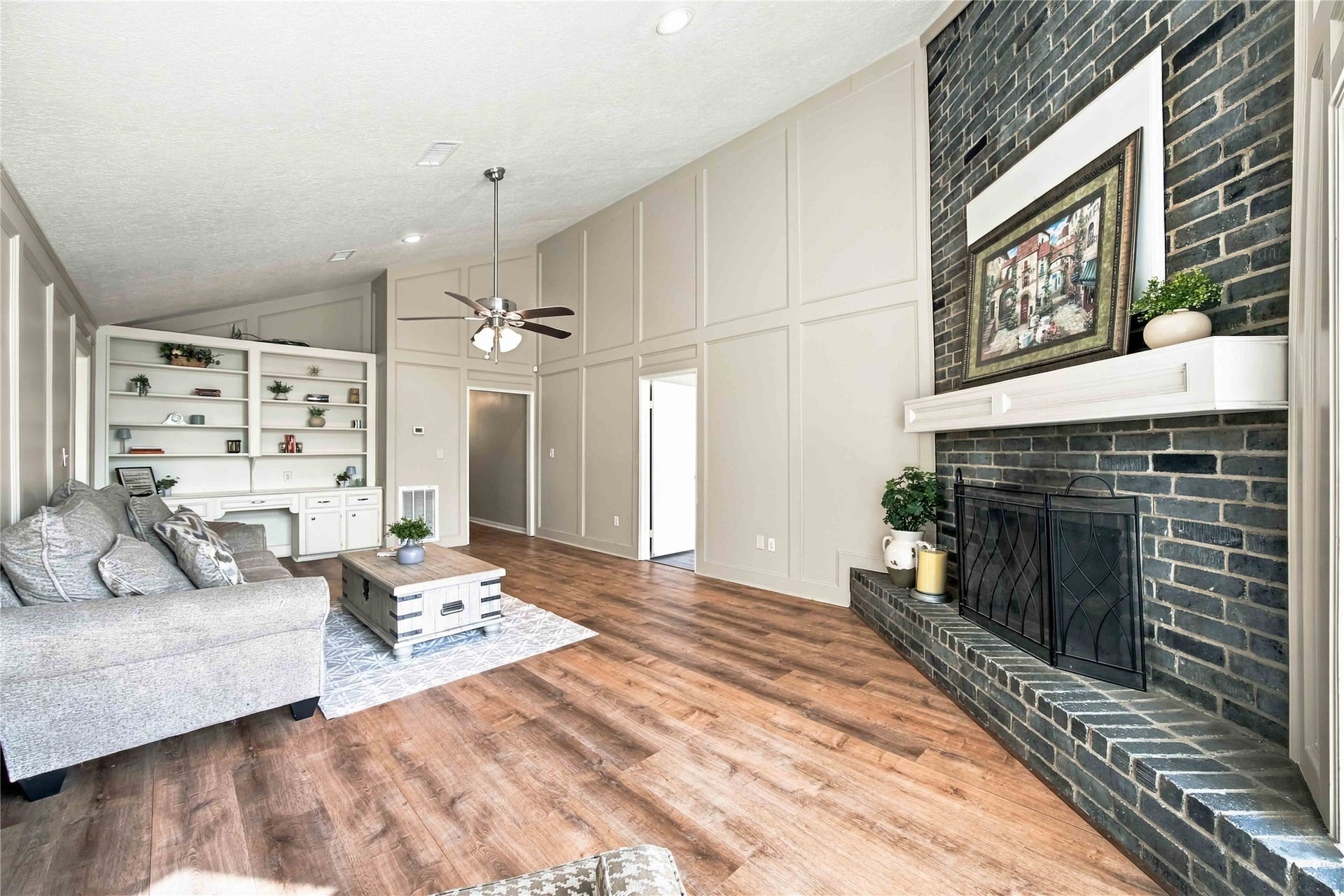 4697 Wickwillow Lane, Alvin, TX 77511 Angle from the hugh window into the Family room.