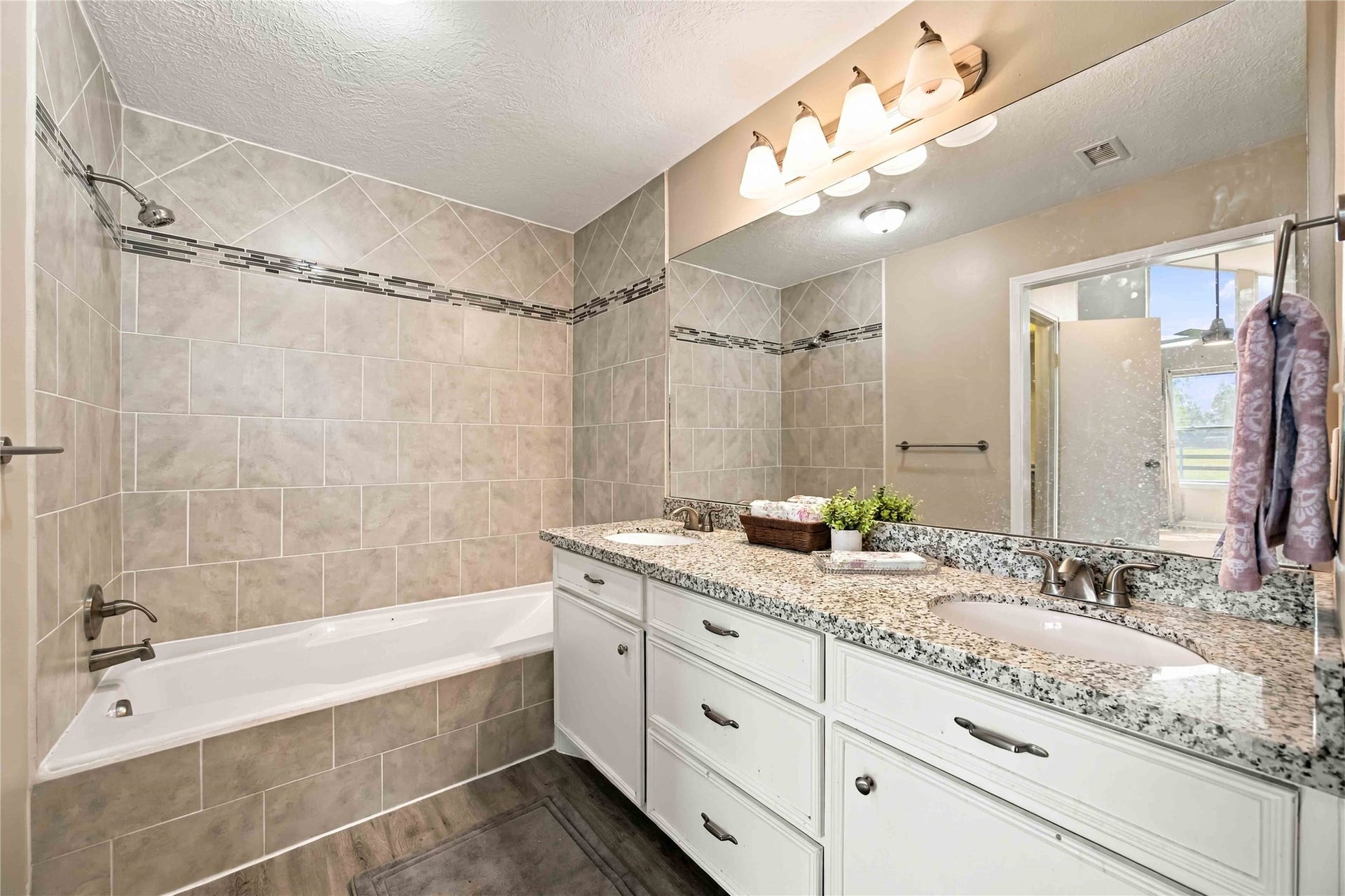 4697 Wickwillow Lane, Alvin, TX 77511 Double vanity, granite and tub/shower.