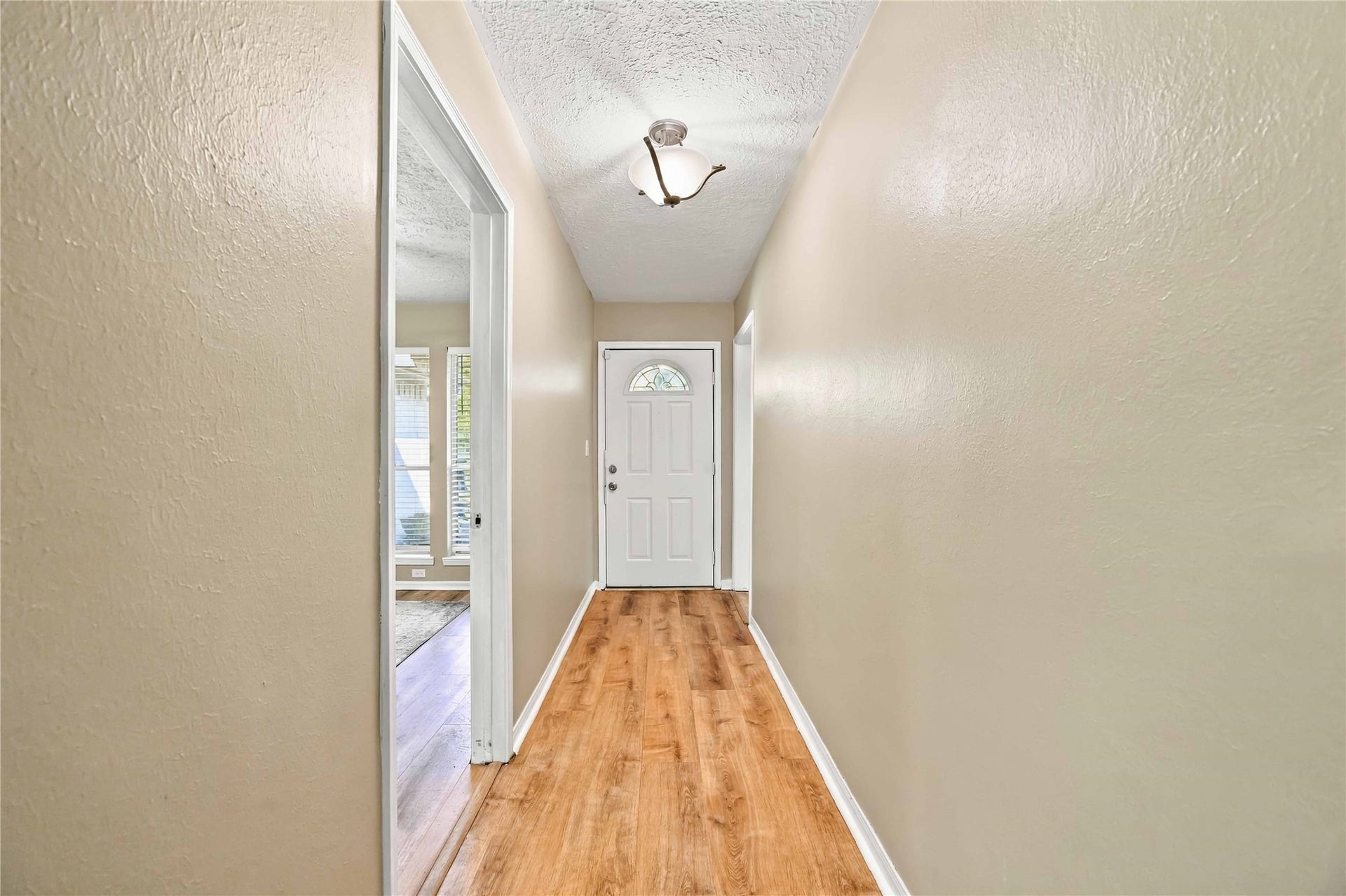 4697 Wickwillow Lane, Alvin, TX 77511 Come on in.