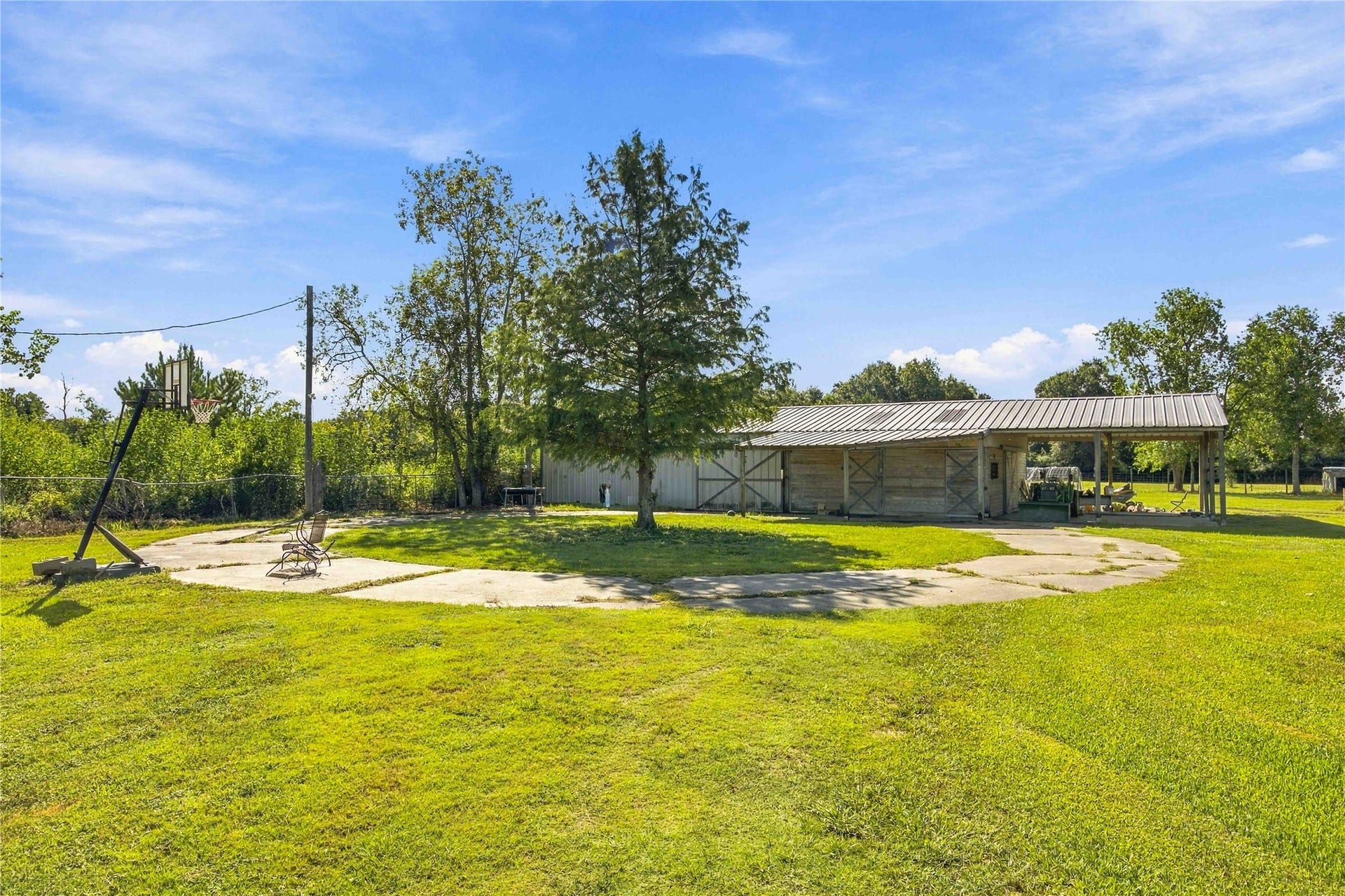 4697 Wickwillow Lane, Alvin, TX 77511 The Medal building is 2,108 square feet.