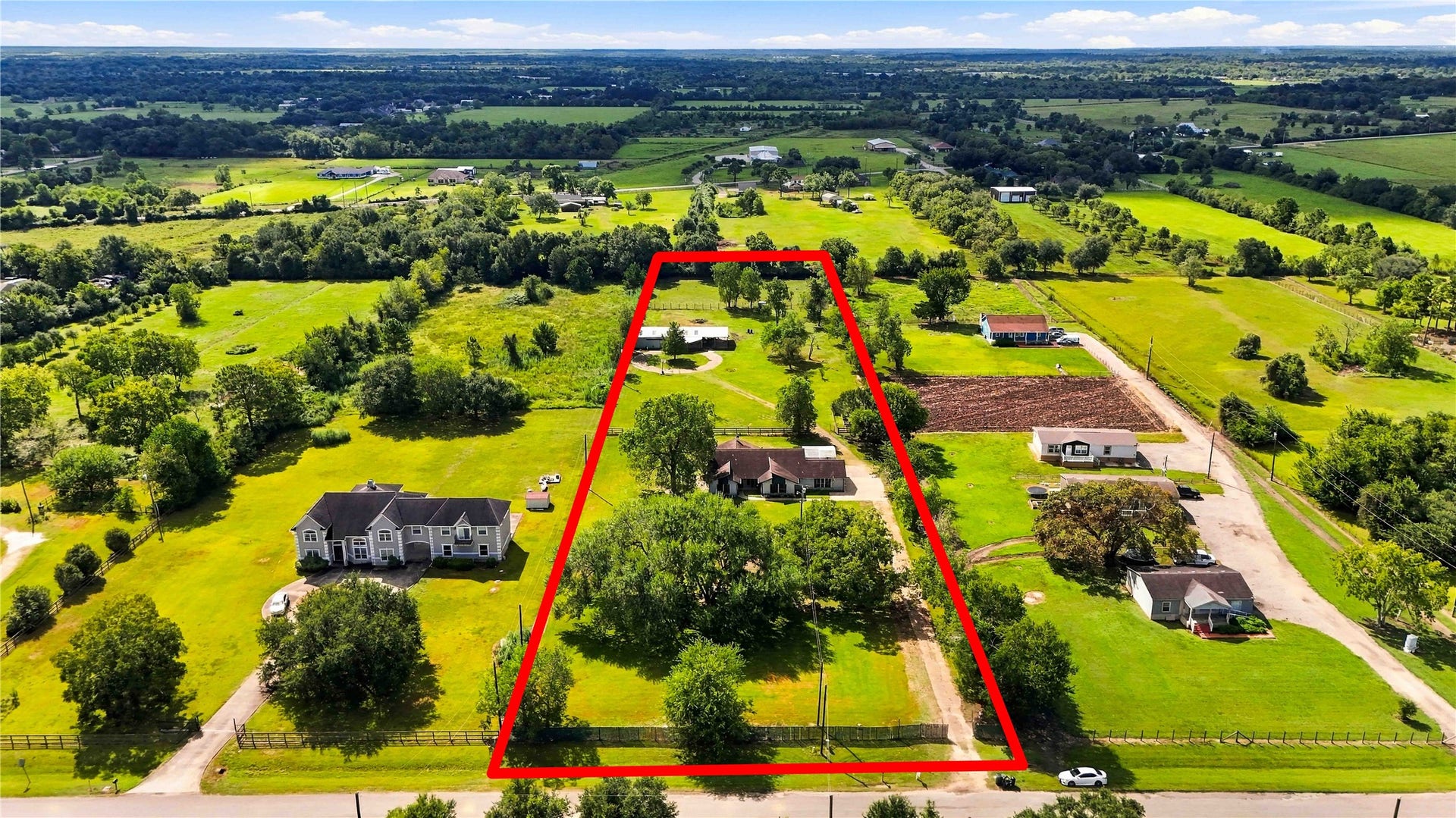 4697 Wickwillow Lane, Alvin, TX 77511 A retangular survey property.